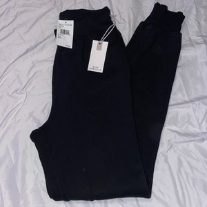 BNWT. Good American black pocketed joggers/ sweatpants. 100% cotton. Size 1